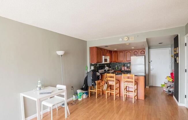 Bright Junior One Bedroom in CityView North Tower w/ Parking!