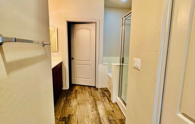 2 beds, 2 baths, 1,244 sqft, $1,899, Unit 705 W. Queen Creek #1107