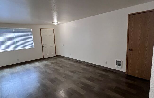 2 beds, 1 bath, 875 sqft, $1,325, Unit 127-21