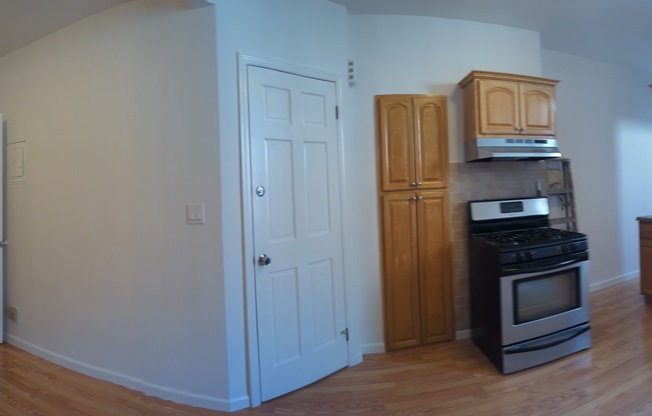 2 beds, 1 bath, $3,500, Unit 2R