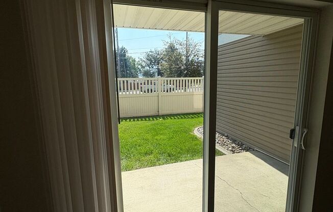 3 beds, 2 baths, 1,125 sqft, $1,695, Unit Unit # 11