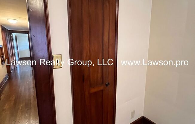 2 beds, 1 bath, 900 sqft, $1,275, Unit BensonFranklin - 04