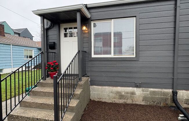 Ballard Beauty, 2 bed 2 bath Remodel with two entrances.