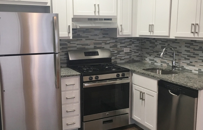 Modern 1BR ! Heat, water & cooking gas included! Near to Red Line