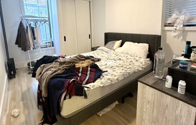 324 W 47 ST