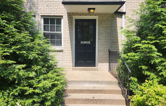 2 beds, 1 bath, 897 sqft, $2,335, Unit B-08