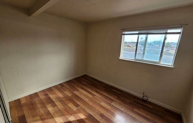 2 beds, 1 bath, $1,800, Unit 323