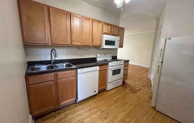 2 beds, 1 bath, 950 sqft, $1,750, Unit 3902-1A