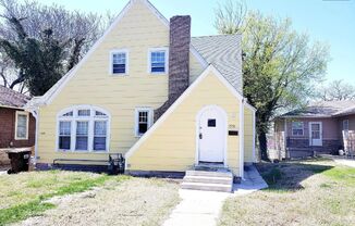 Charming Duplex within Walking Distance of WSU!!!!