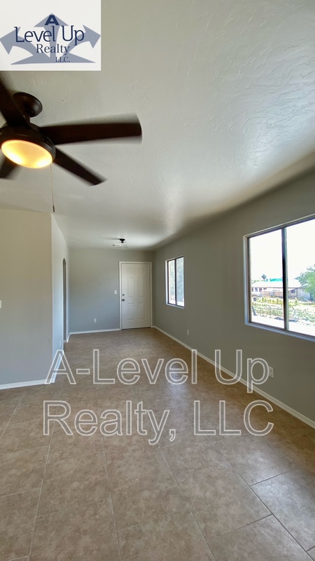 208 E YAVAPAI RD