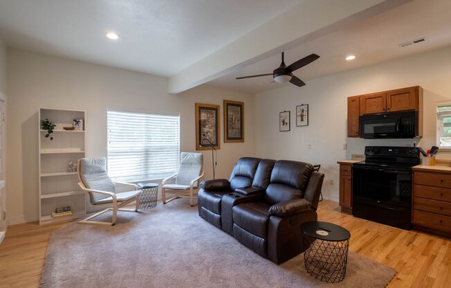 Enjoy the Downtown Coeur d Alene Lifestyle Close to beach and shops!