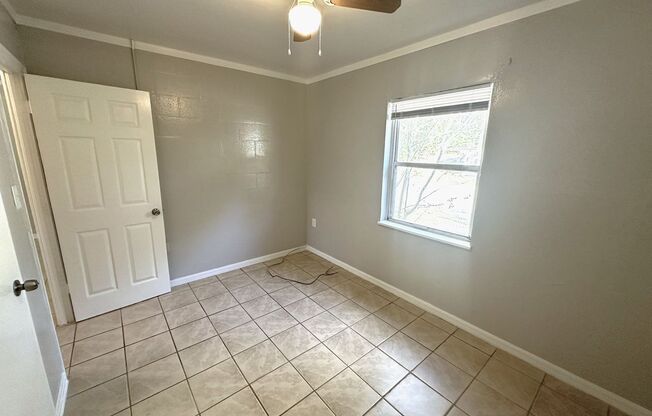 CUTE 2/1 Townhouse w/ New Paint, New Cabinets and Countertops, New Stainless Steel Appliance, Tile Floors Throughout, Walk to FSU and Nightlife! $995/month Available Now!