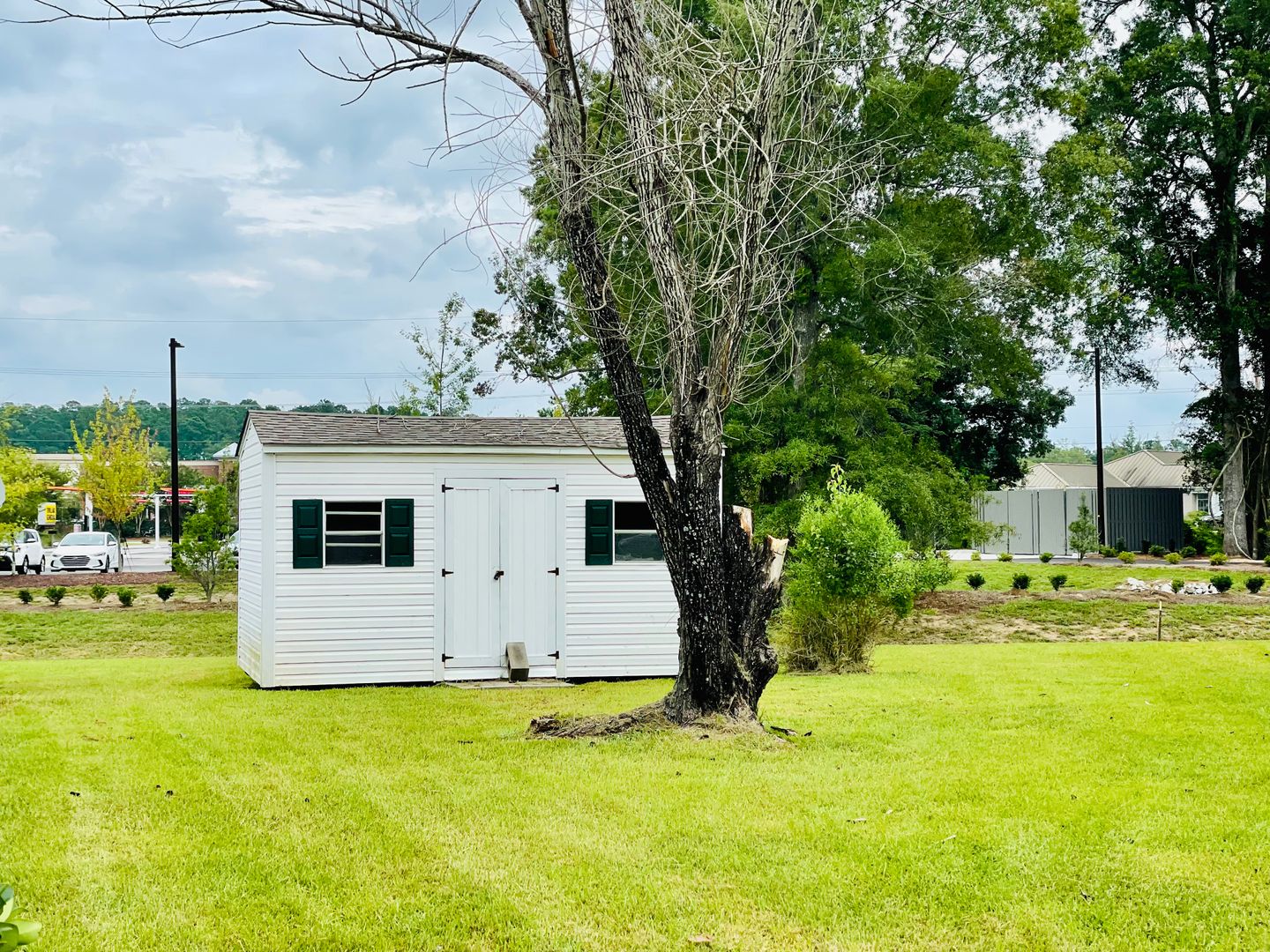 Fenced in Yard AND shed! ADORABLE 3 Bedroom Home with Garage - GREAT Conway location!