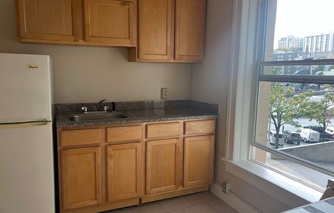 Studio, 1 bath, 150 sqft, $1,100, Unit 303