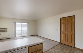 2 beds, 1 bath, $950, Unit 5-2740