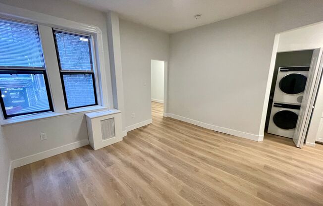 Beacon hill 1bed with laundry in unit
