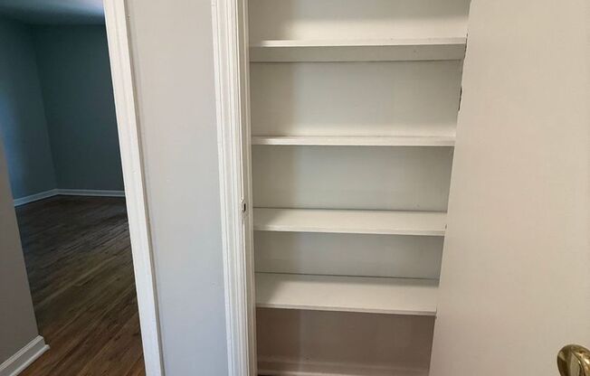 2 beds, 1 bath, 910 sqft, $1,820, Unit 52OH-10