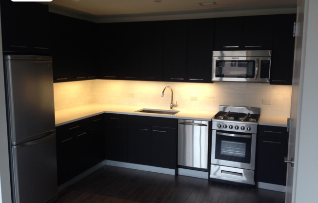 321 W 110 ST