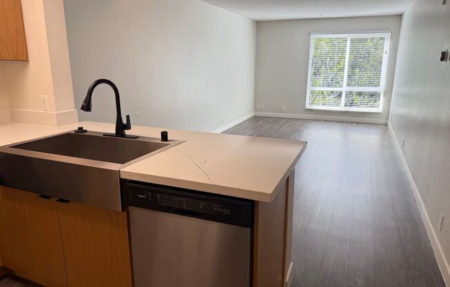 1 bed, 1 bath, 671 sqft, $2,420, Unit 202