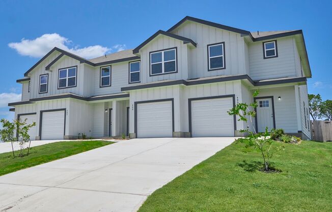Hunters Ranch Beauty! 3 Bedrooms 2 1/2 Bath Townhome