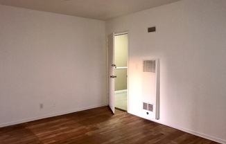 Studio, 1 bath, 350 sqft, $1,595, Unit 08