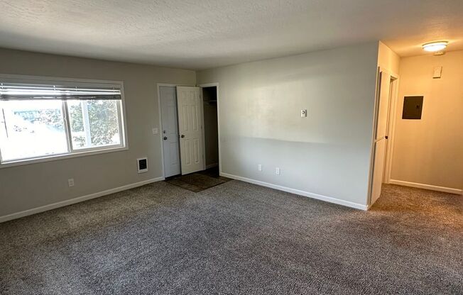 2 beds, 1 bath, 900 sqft, $1,125, Unit #5