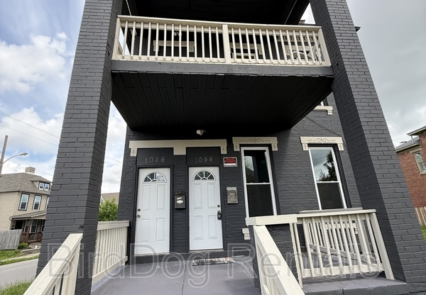 1044 1046 E LONG ST