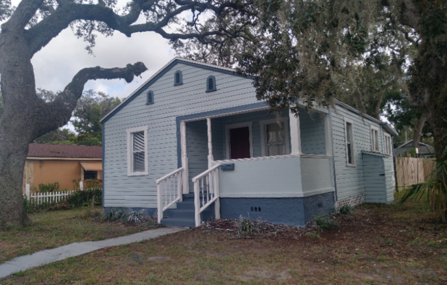 905 E OSBORNE AVE