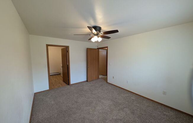 2 beds, 1 bath, 1,100 sqft, $1,359, Unit 1053 6309