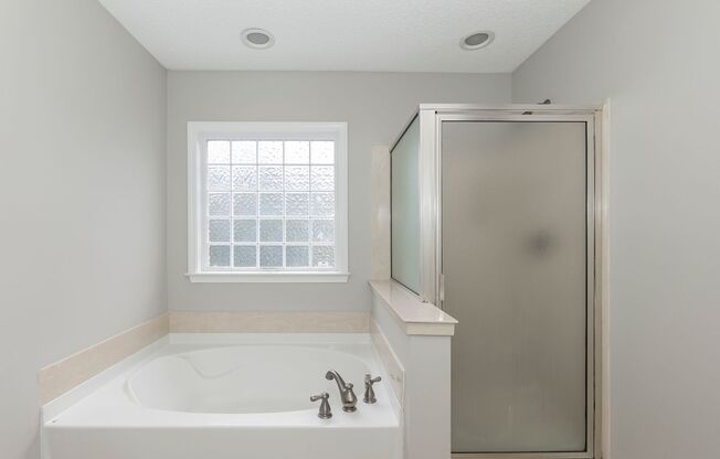 Amazing 4 BEDROOM HOME IN CLAYTON!
