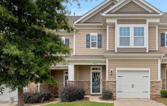 Beautiful 3BR/2.5BA Townhome in the Woods at David Lake