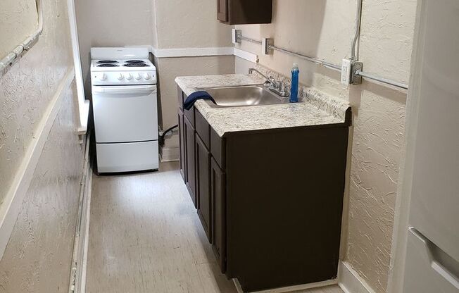 1 bed, 1 bath, $785, Unit Unit 8