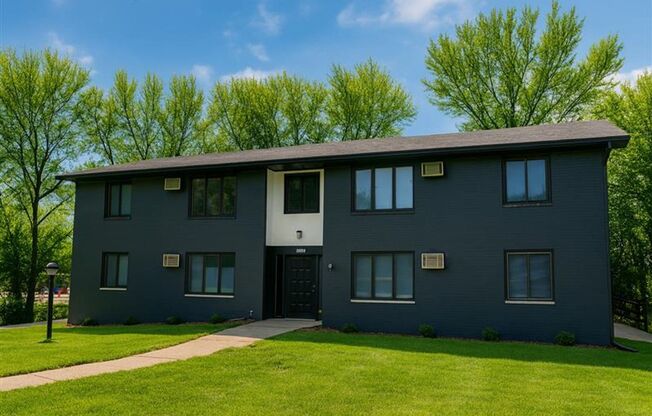 2 beds, 1 bath, 895 sqft, $1,599, Unit 2436 - 8