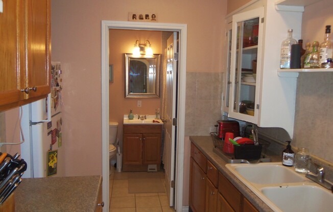 Cute Cottage in Central Austin!!