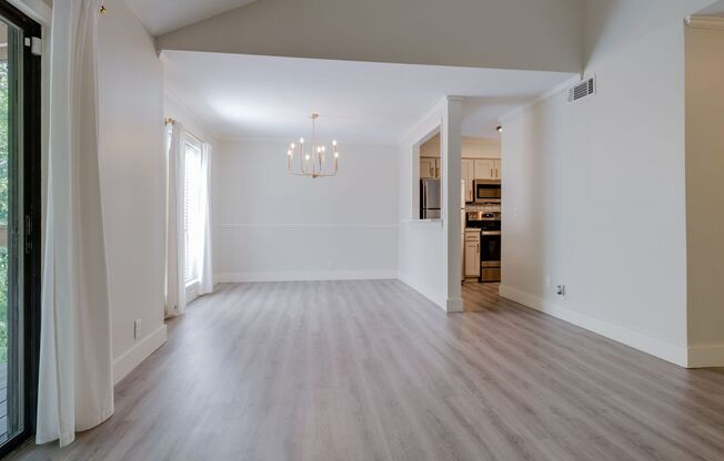 Beautifully renovated 1 bed, 1 bath Condo in Green Hills!