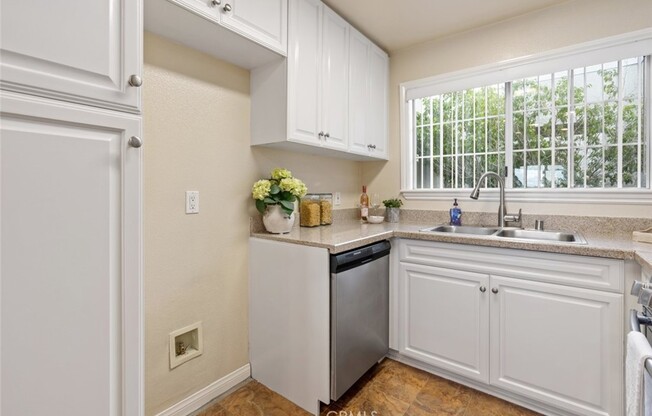 2 beds, 2 baths, 920 sqft, $2,800, Unit 331