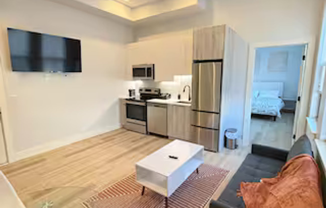1 bed, 1 bath, 400 sqft, $2,000, Unit 28