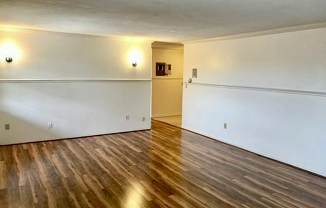 1 bed, 1 bath, 700 sqft, $1,850, Unit 9