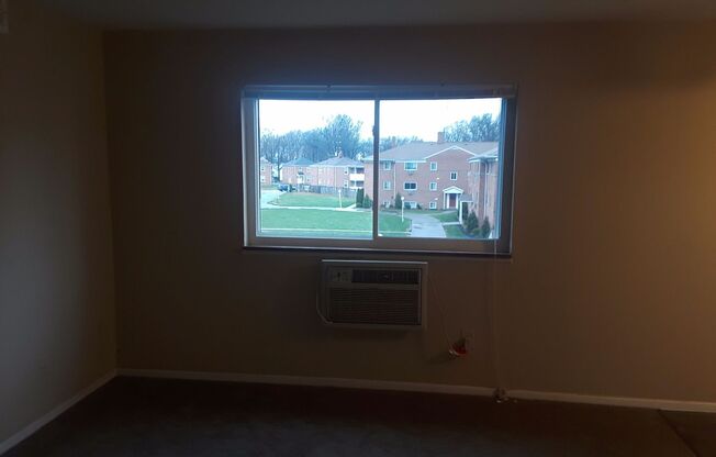 2 beds, 1 bath, 855 sqft, $1,035, Unit D202