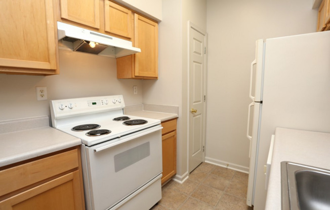 2 beds, 1 bath, 906 sqft, $1,429, Unit 8-8203