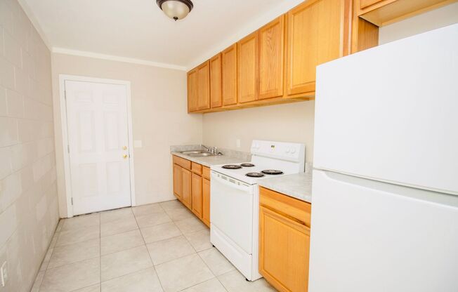 2 beds, 1 bath, $900, Unit Apt. D