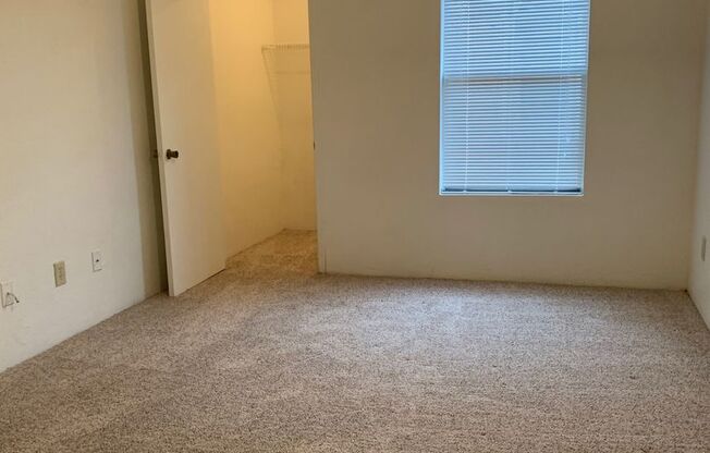 2 beds, 2 baths, 1,003 sqft, $1,050, Unit 1212