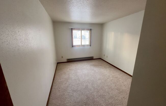 2 beds, 1 bath, 900 sqft, $750, Unit 2