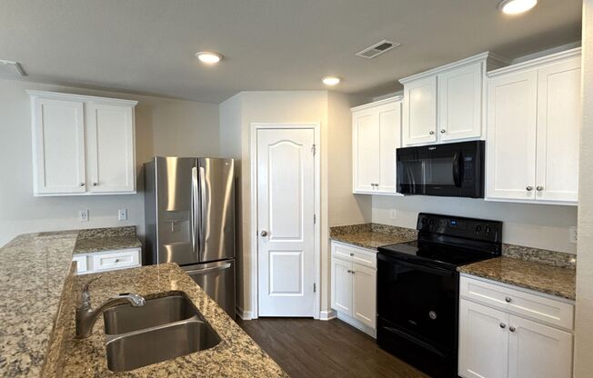 Townhome in Pawcreek Village!