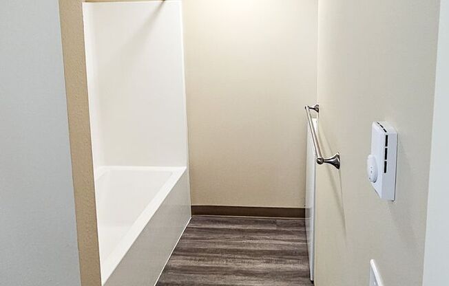 Studio, 1 bath, 596 sqft, $1,350, Unit 407
