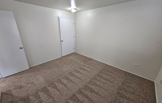 2 beds, 1 bath, $1,250, Unit 161