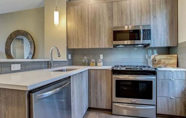 Beautiful Newer Condo in Mississippi Commons!