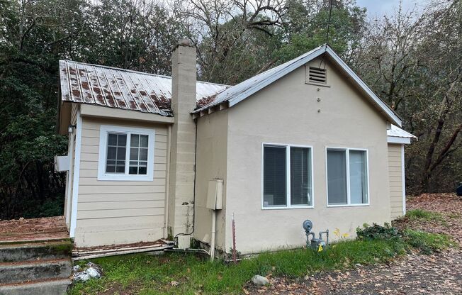 Cute Bungalow Style 1 Bedroom 1 Bath Home--Washer/dryer included!!