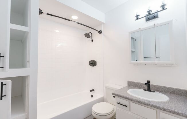 Studio, 1 bath, 500 sqft, $1,548, Unit 108