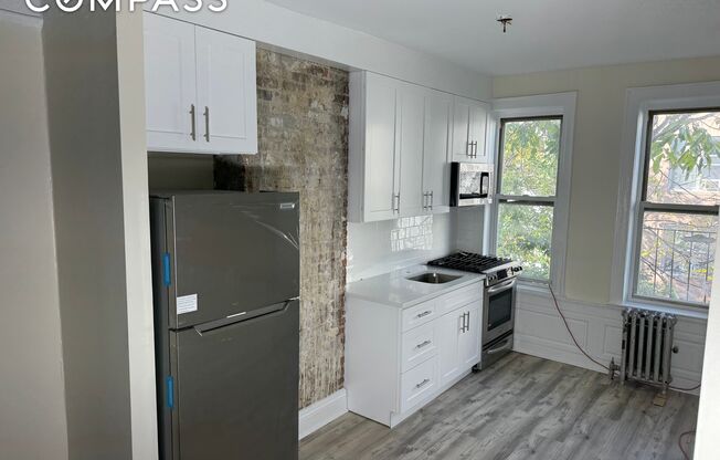 1 bed, 1 bath, $2,560, Unit 2